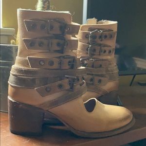 Freebird by steven, Clover in taupe